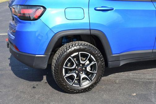 Hydro Blue Pearlcoat 2025 Jeep Compass Trailhawk