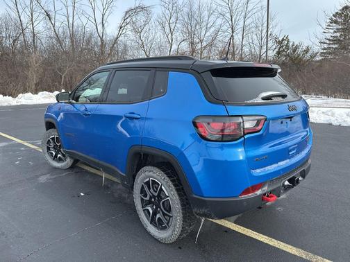 2025 Jeep Compass Trailhawk