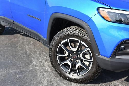 Hydro Blue Pearlcoat 2025 Jeep Compass Trailhawk