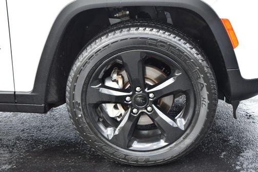 Bright White Clearcoat 2023 Jeep Grand Cherokee Limited