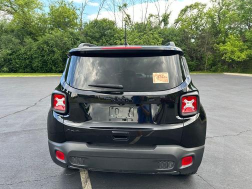 Black Clearcoat 2022 Jeep Renegade Altitude