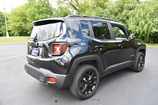 Black Clearcoat 2022 Jeep Renegade Altitude