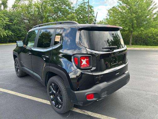 Black Clearcoat 2022 Jeep Renegade Altitude