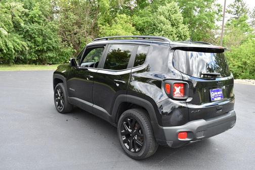 Black Clearcoat 2022 Jeep Renegade Altitude