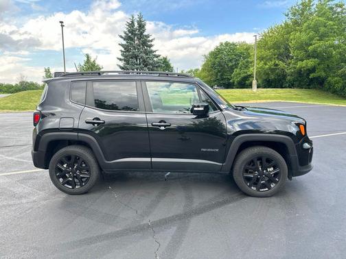 Black Clearcoat 2022 Jeep Renegade Altitude
