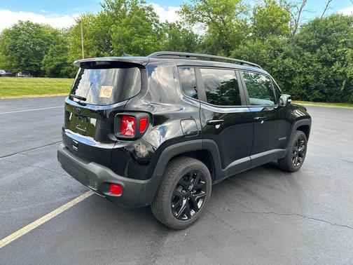 Black Clearcoat 2022 Jeep Renegade Altitude