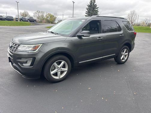 Magnetic 2017 Ford Explorer XLT