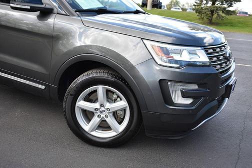 Magnetic 2017 Ford Explorer XLT