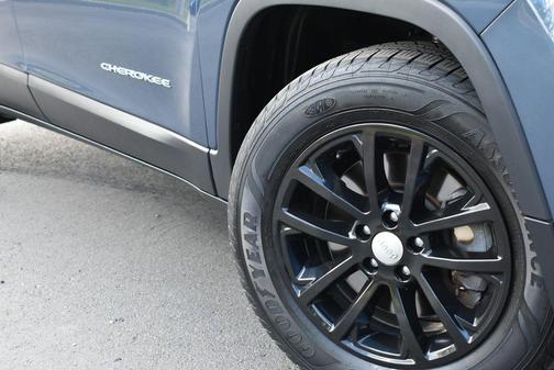 Blue Shade Pearlcoat 2019 Jeep Cherokee Latitude Plus
