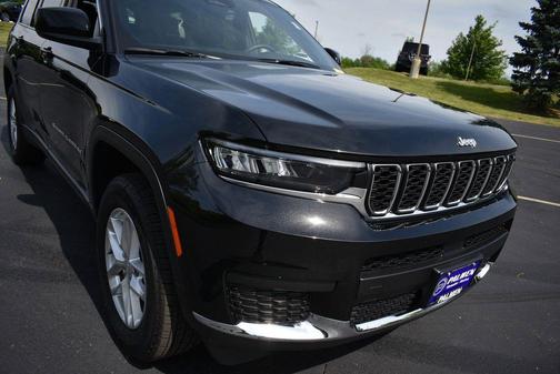 Diamond Black Crystal Pearlcoat 2025 Jeep Grand Cherokee L Laredo