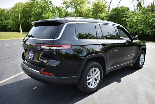 Diamond Black Crystal Pearlcoat 2025 Jeep Grand Cherokee L Laredo