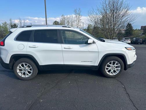 Bright White Clearcoat 2014 Jeep Cherokee Latitude