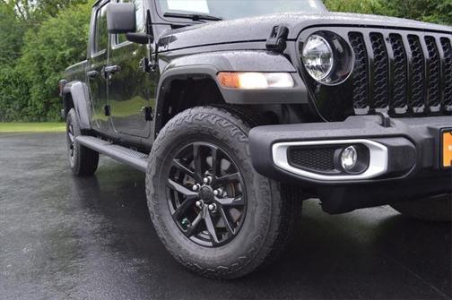 2022 Jeep Gladiator Sport S