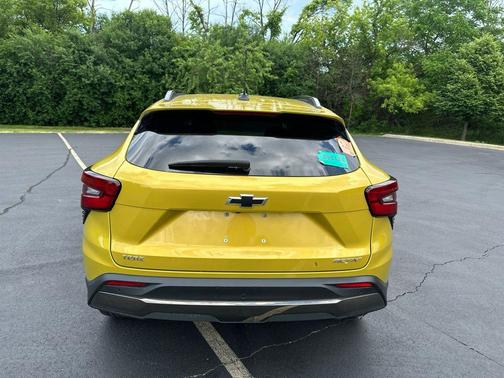 Nitro Yellow Metallic 2025 Chevrolet Trax FWD ACTIV