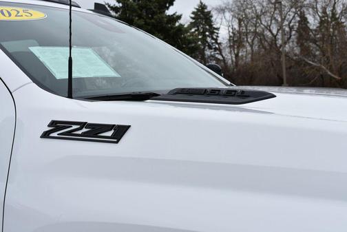 Summit White 2025 Chevrolet Silverado 3500 LT