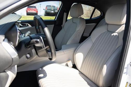 2022 Genesis G70 2.0T AWD
