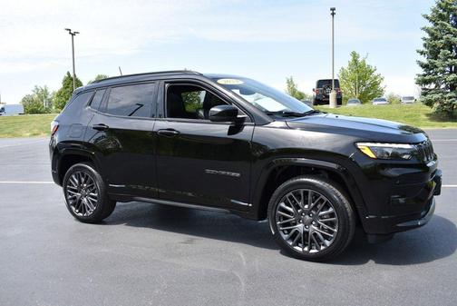 Diamond Black Crystal Pearlcoat 2024 Jeep Compass Limited