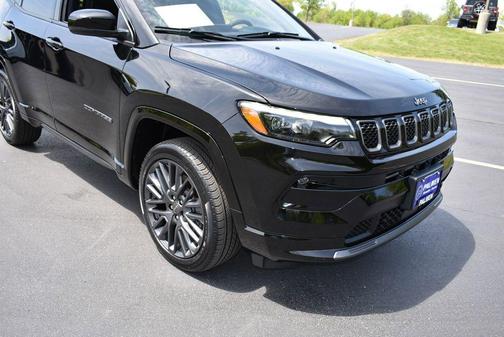 Diamond Black Crystal Pearlcoat 2024 Jeep Compass Limited