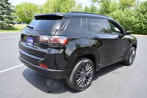 Diamond Black Crystal Pearlcoat 2024 Jeep Compass Limited