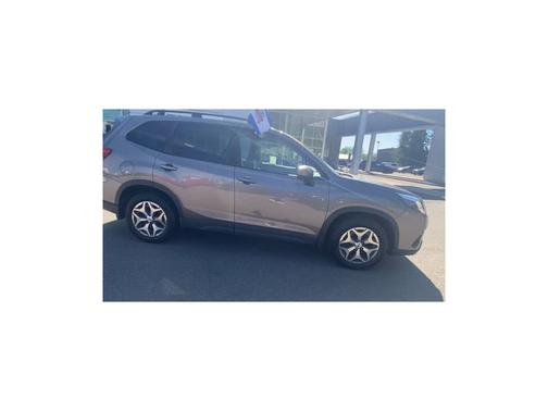Brilliant Bronze Metallic 2023 Subaru Forester Premium