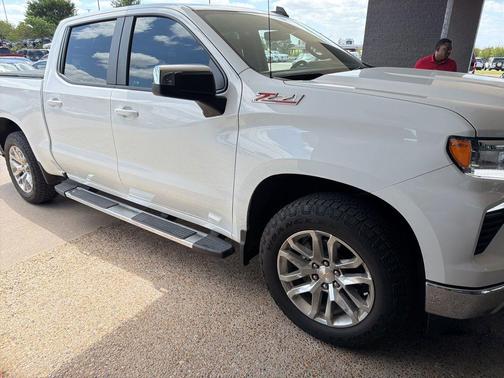 Summit White 2024 Chevrolet Silverado 1500 LT