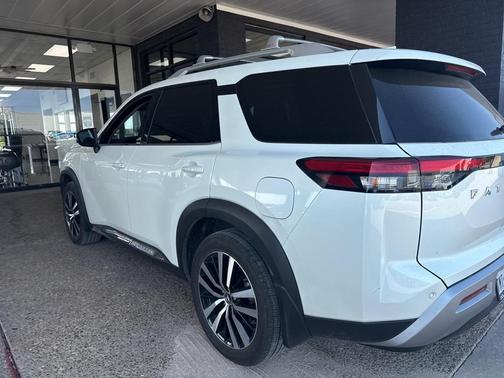 2024 Nissan Pathfinder Platinum