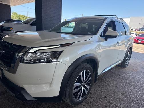 2024 Nissan Pathfinder Platinum