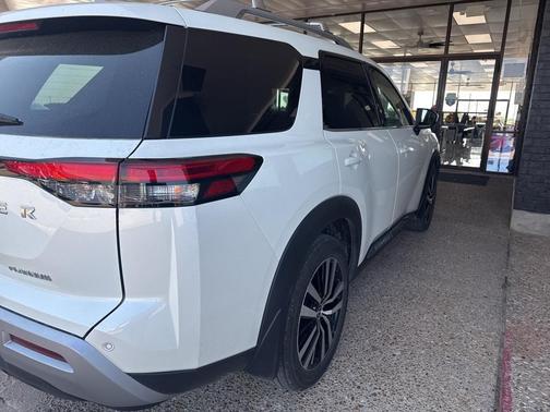 2024 Nissan Pathfinder Platinum