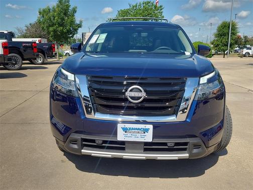 2024 Nissan Pathfinder SL