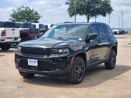 2025 Jeep Grand Cherokee Laredo