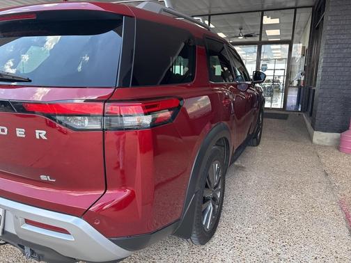 2022 Nissan Pathfinder SL