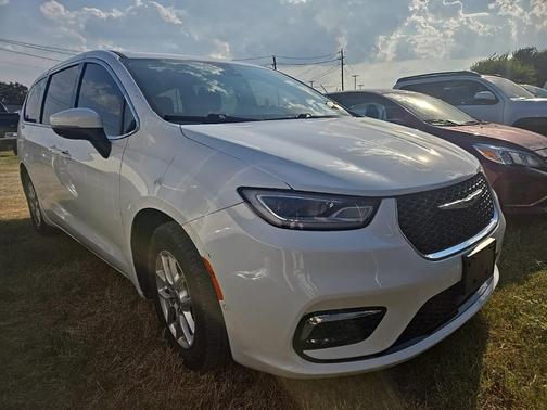 2023 Chrysler Pacifica Touring-L