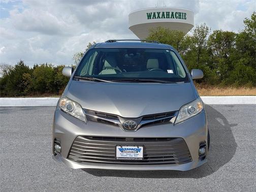 2020 Toyota Sienna XLE