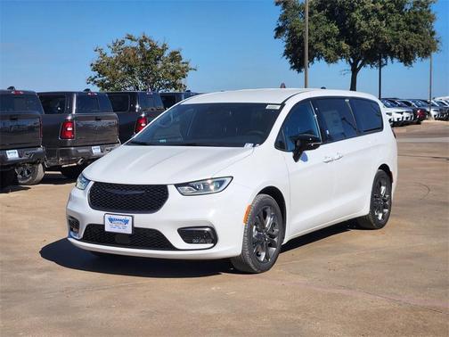 2026 Chrysler Pacifica Select