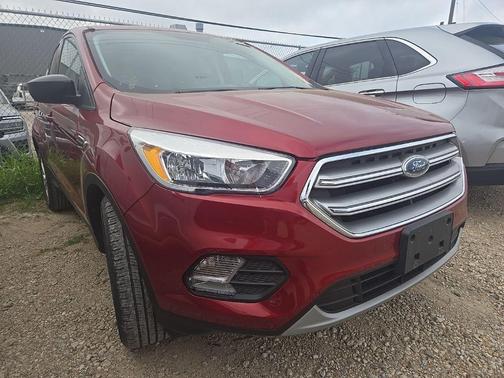Ruby Red Metallic 2017 Ford Escape SE