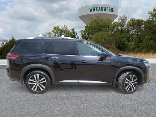 Black 2024 Nissan Pathfinder Platinum