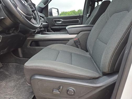 Bright White Clearcoat 2023 RAM 1500 Big Horn