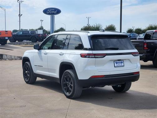 2025 Jeep Grand Cherokee Laredo