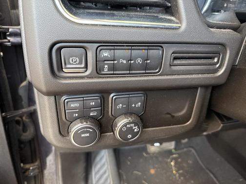 2023 Chevrolet Suburban LS