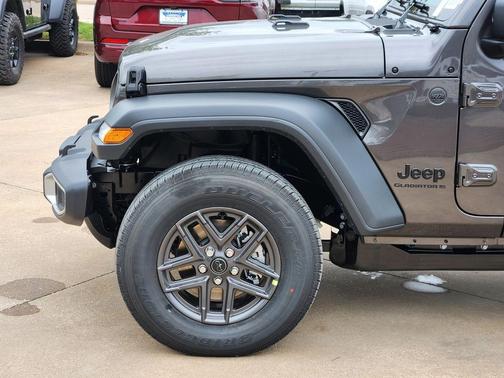 Granite Crystal Clearcoat Metallic 2026 Jeep Gladiator Sport