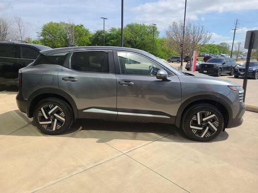 Gun Metallic 2025 Nissan Kicks SV