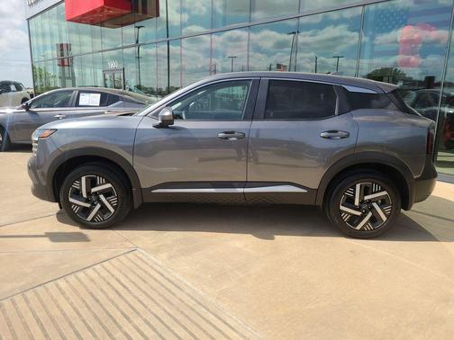 Gun Metallic 2025 Nissan Kicks SV