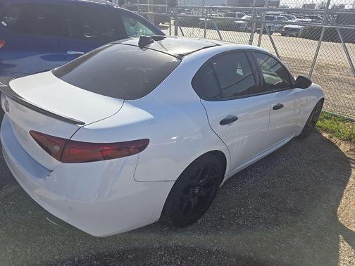 2021 Alfa Romeo Giulia Base