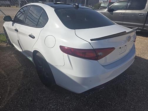 2021 Alfa Romeo Giulia Base