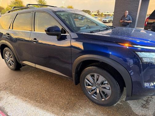 2025 Nissan Pathfinder SV