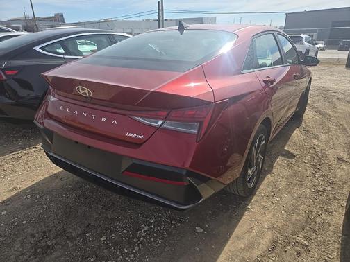 2025 Hyundai ELANTRA Limited