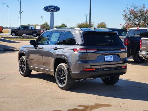 2025 Jeep Grand Cherokee Laredo