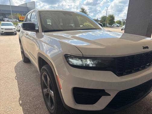 2022 Jeep Grand Cherokee Altitude