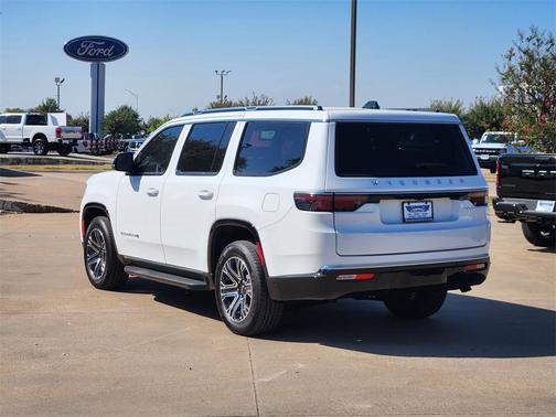 2025 Jeep Wagoneer Base