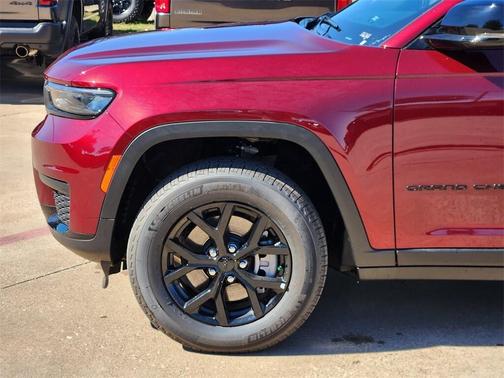 2025 Jeep Grand Cherokee L Laredo